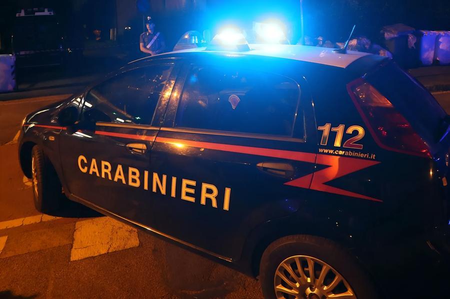 Pietrasanta, tentata rapina nella villa di un russo: parte un colpo e si pianta in un muro