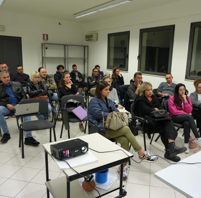 Nella foto un incontro con i commercianti
