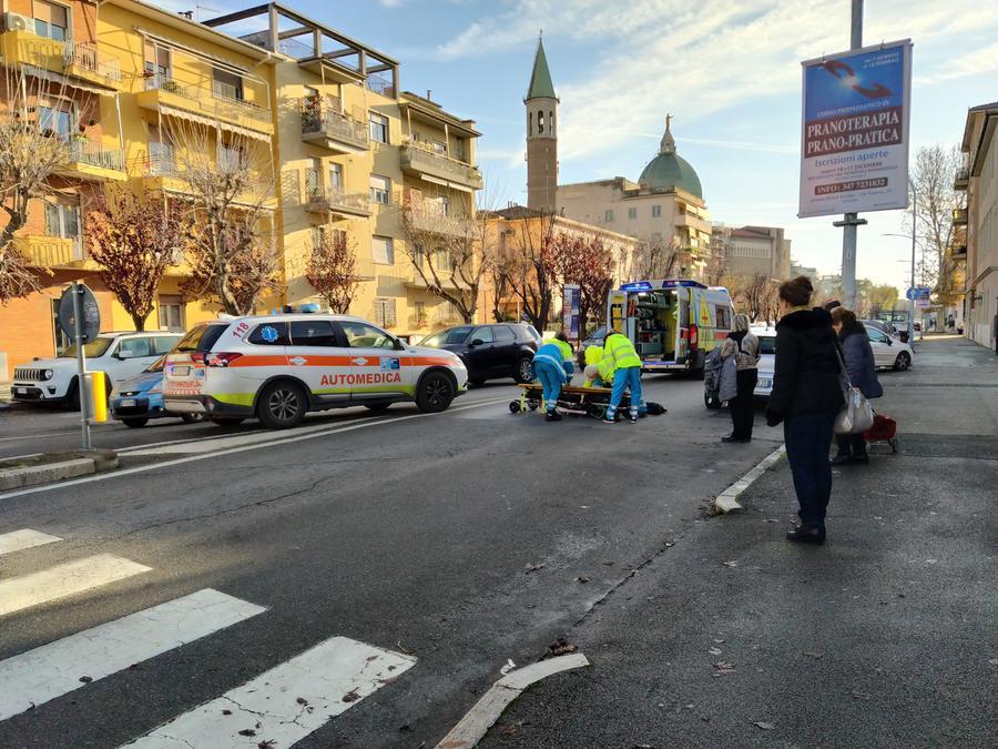 Anziana investita in viale della Pace