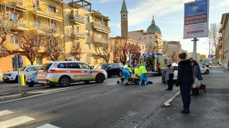 Anziana investita in viale della Pace