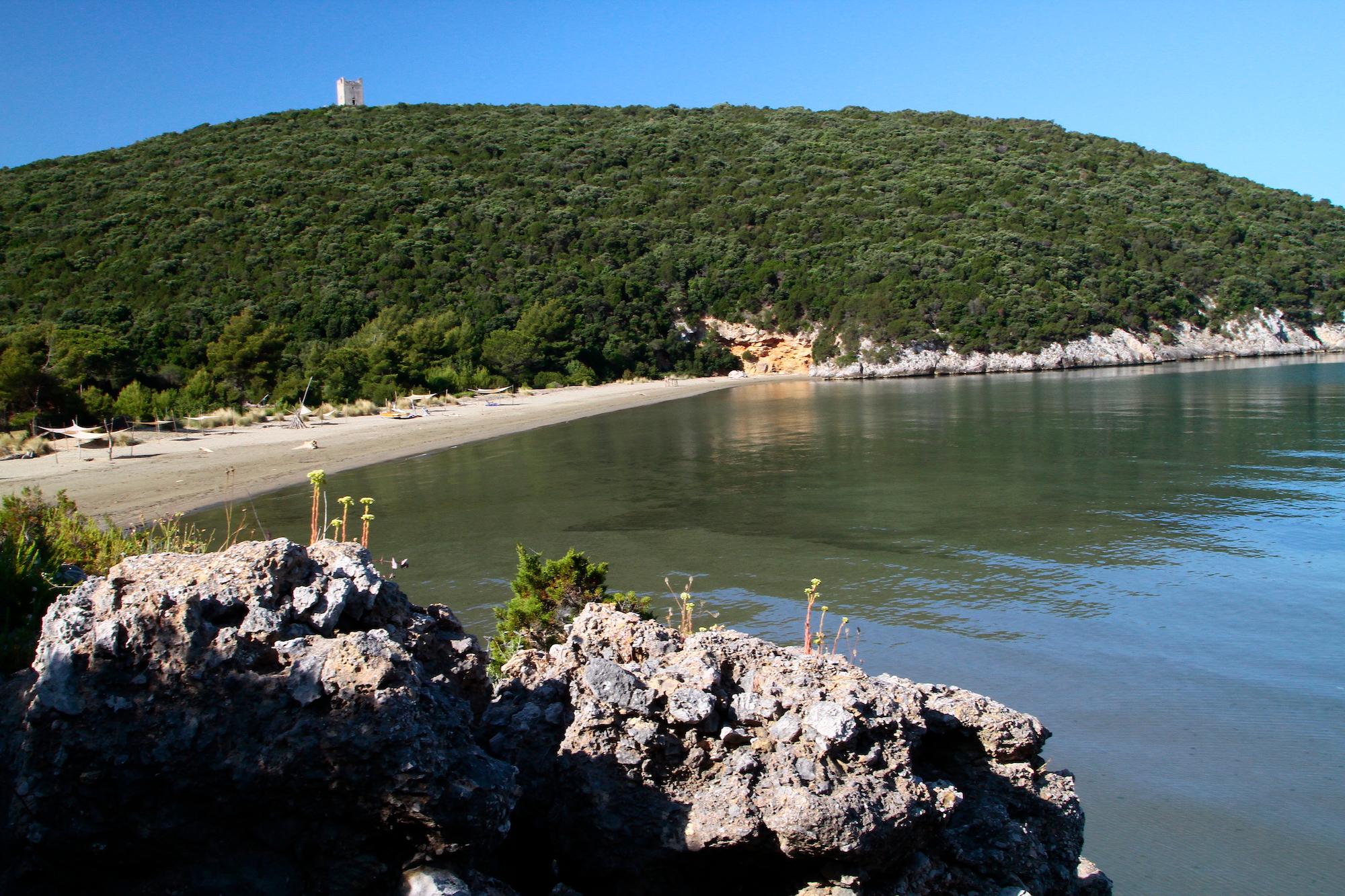 Cala di Forno è uno dei più suggestivi percorsi del Parco