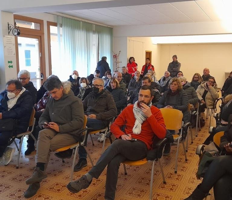Un momento della assemblea alla sala Unicoop di Maresca
