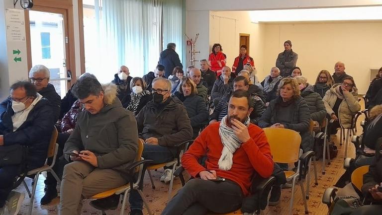 Un momento della assemblea alla sala Unicoop di Maresca