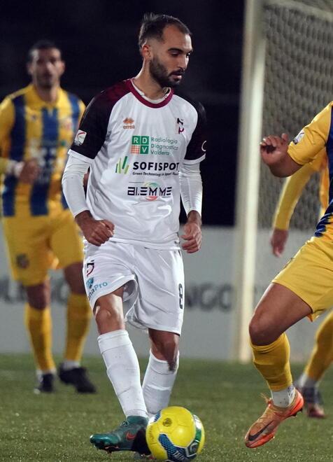 Riccardo Ladinetti in azione con la maglia del Pontedera