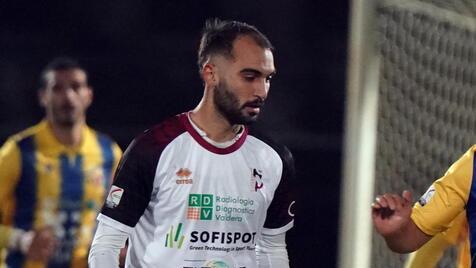 Riccardo Ladinetti in azione con la maglia del Pontedera