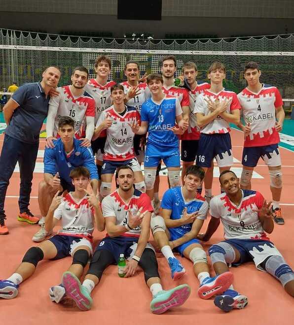 L’esultanza dei ragazzi della Kabel Volley Prato