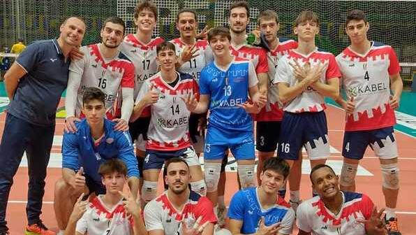 L’esultanza dei ragazzi della Kabel Volley Prato