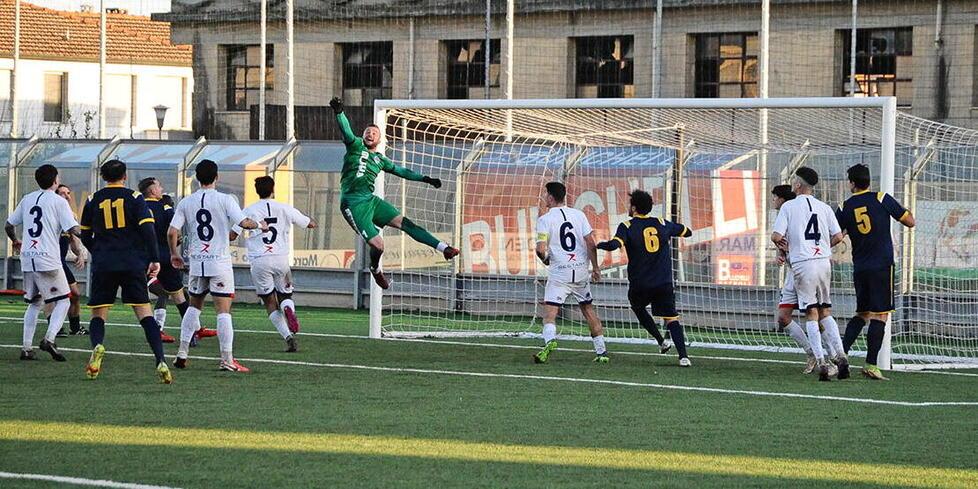 Il portiere del Cecina Leonardo Cappellini (foto Farloni/Silvi)