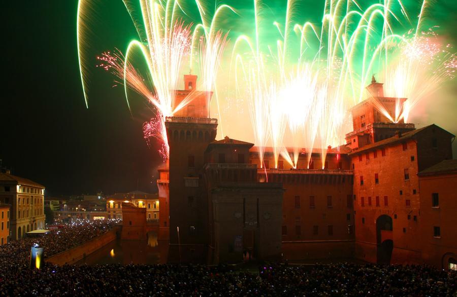 Ferrara, incendio del castello a Capodanno
