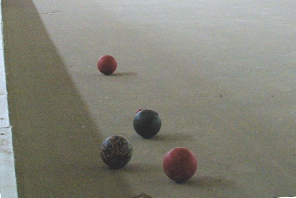 Ladri scatenati a Villa Cella: rubate due borse e 14 bocce