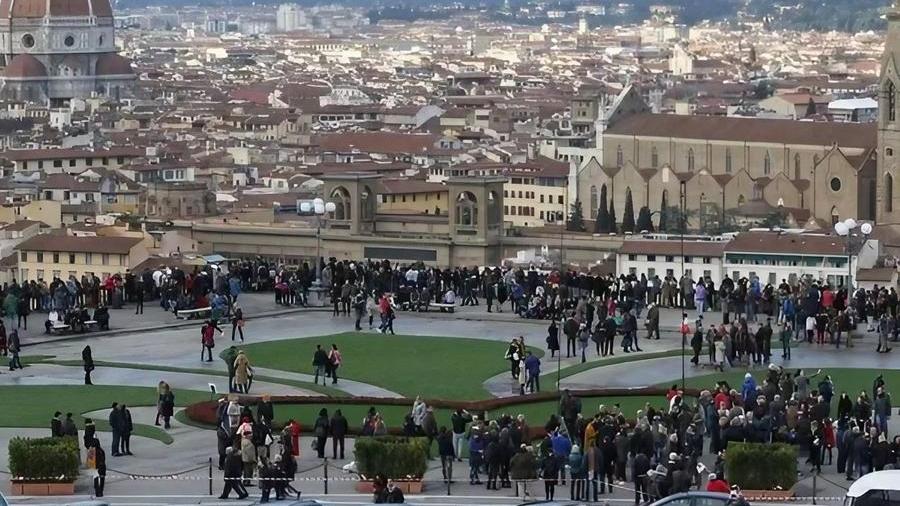 Turismo, tra Natale e Capodanno in viaggio 17 milioni di persone: «Ma i prezzi sono alle stelle»