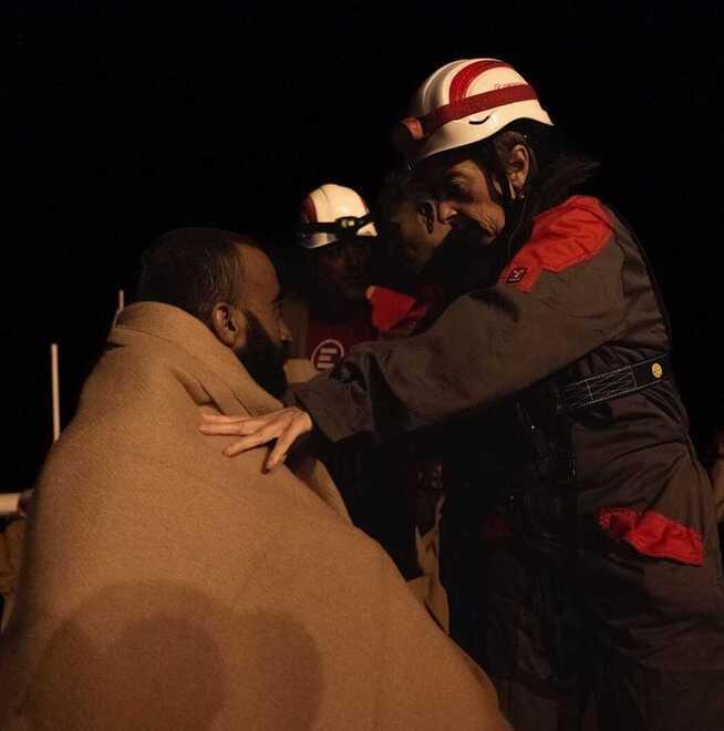 I disperati sulla nave verso Livorno: «Noi, picchiati e torturati dai libici»