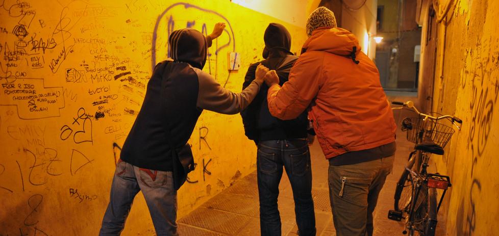 Carpi. Rapina choc a un 17enne 