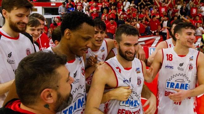 Ferrara e Cento, è basket da faville. Al Natale si arriva comunque felici