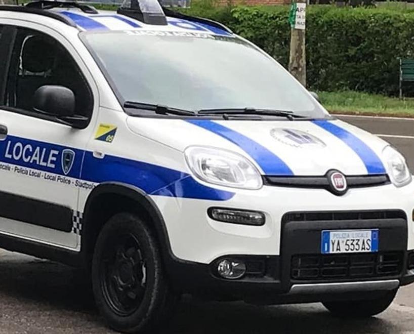 Mirandola. Anziana finisce nel fosso con l’auto Un undicenne dà l’allarme e la salva 