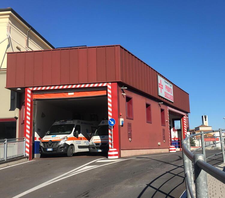 A 82 anni per 50 ore in barella al pronto soccorso di Pontedera. Lo sfogo della figlia: «Una vergogna»