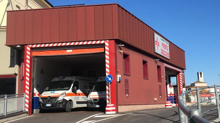 A 82 anni per 50 ore in barella al pronto soccorso di Pontedera. Lo sfogo della figlia: «Una vergogna»