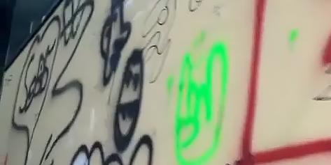 Ostellato. Muri del palazzetto imbrattati 