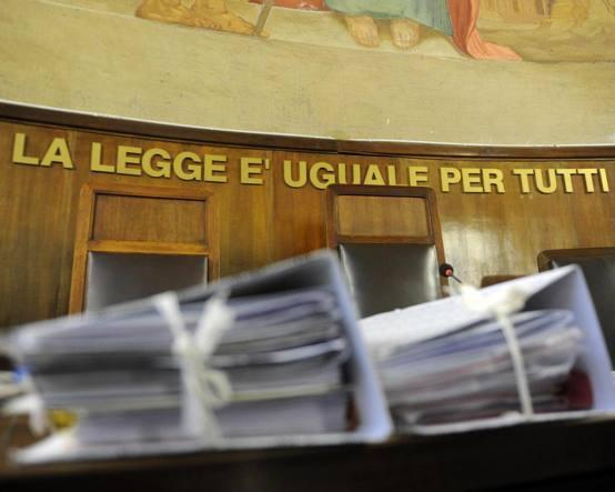 Sesso con una 15enne, condannato allenatore della Valdera. Lei lo difende: «Lo amo, non mi ha costretta»