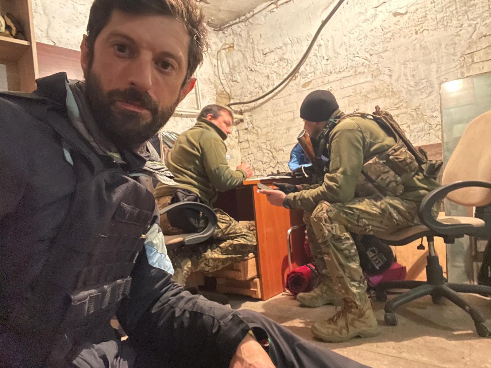 «Io, fotoreporter scampato ai russi»: il racconto del fiorentino Niccolò Celesti che da mesi segue la guerra in Ucraina