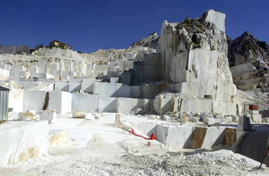 Marmo, ecco le cento aziende apuane con il fatturato  più alto: tutti i dati