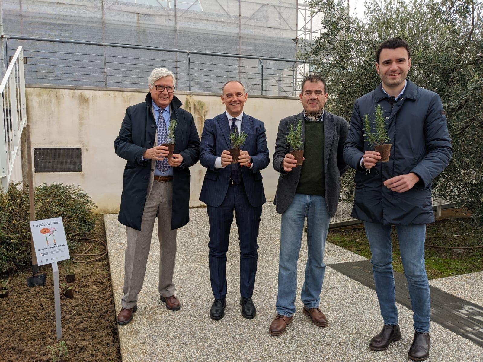 Capannori, ecco le prime piantine nate grazie al riutilizzo dei mozziconi di sigaretta