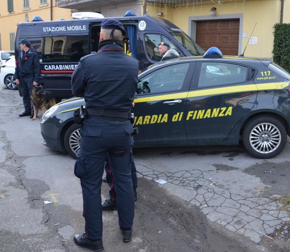 Il cane Batman scova un etto di droga, intanto è scontro sindaco-comitato 