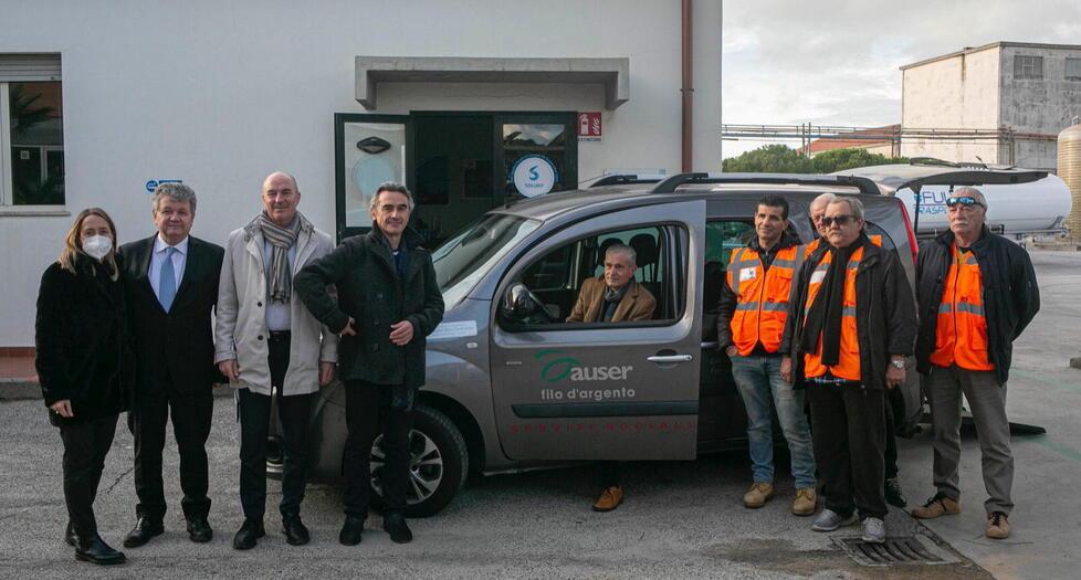 Per l’Auser di Livorno un Doblò sotto l’albero. «A mio padre non serve, ve lo regalo» 