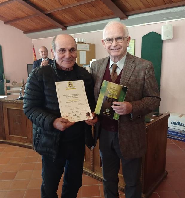 Un momento della premiazione del concorso Montiferru per gli oli extravergine di oliva (foto Marongiu)