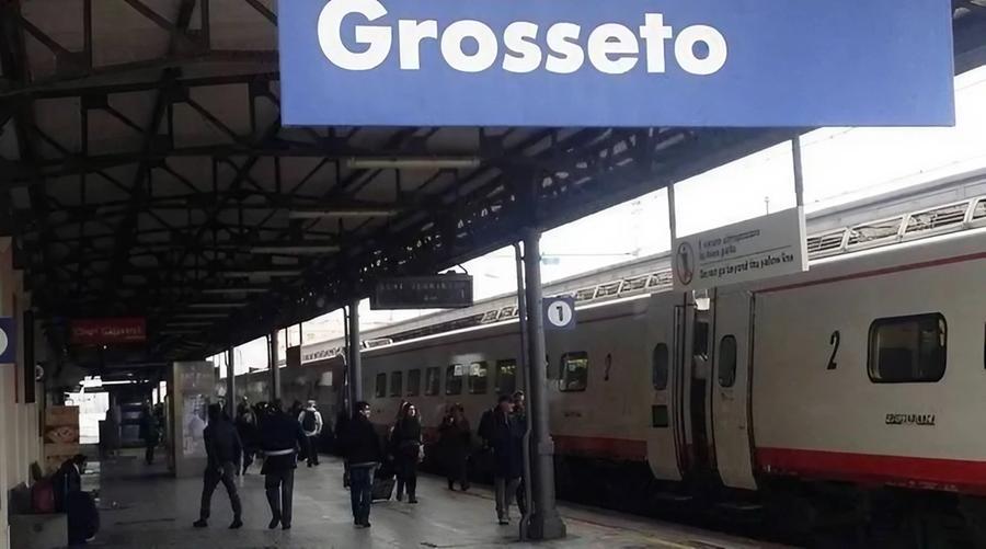 La denuncia di una disabile: «Costretta a restare una notte in stazione perché senza prenotazione». Trenitalia: «Un fraintendimento»