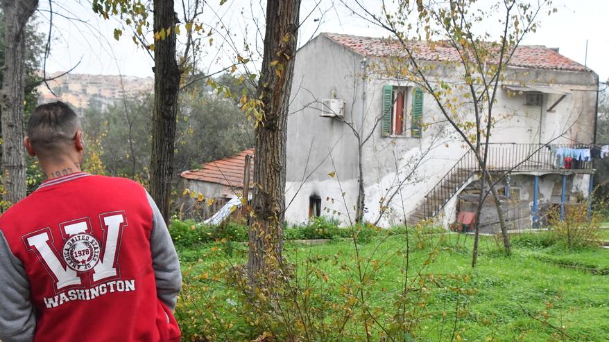 Sassari, disagio, solitudine e povertà: la dura vita nei ruderi occupati