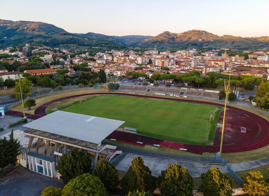 Stadio di Montecatini, qualcosa si muove: presto smontate le 4 torri faro