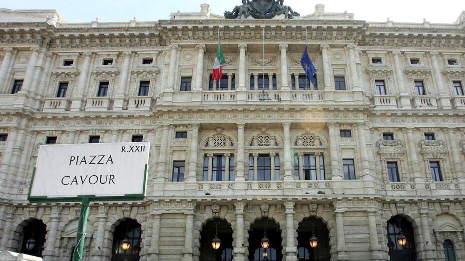 Lucca, imprenditore condannato a 20 mesi per tentata violenza su una minore