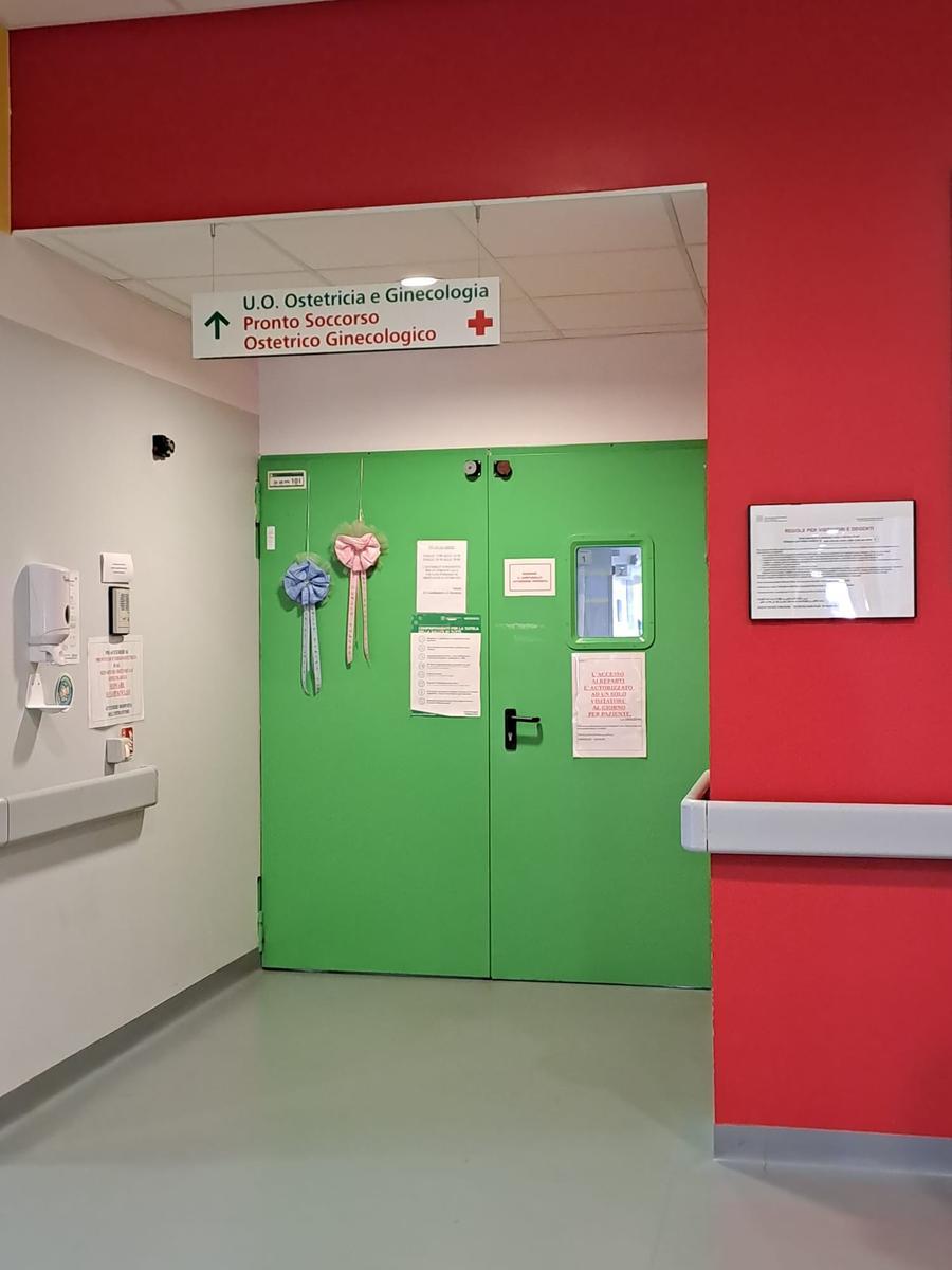 Mirandola, sospesi i parti al Punto nascite del Santa Maria Bianca