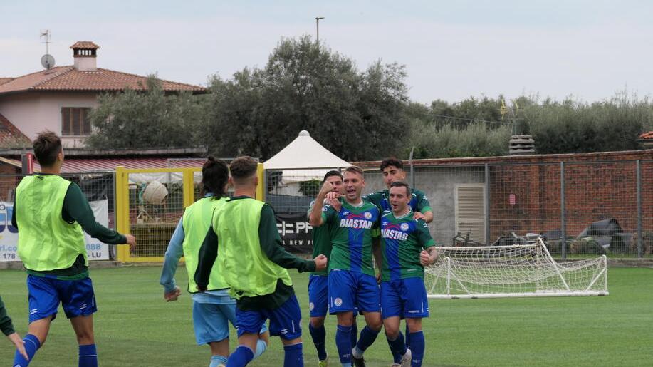 Un gol di Benedetti
all’ultimo tuffo
evita il ko al Seravezza