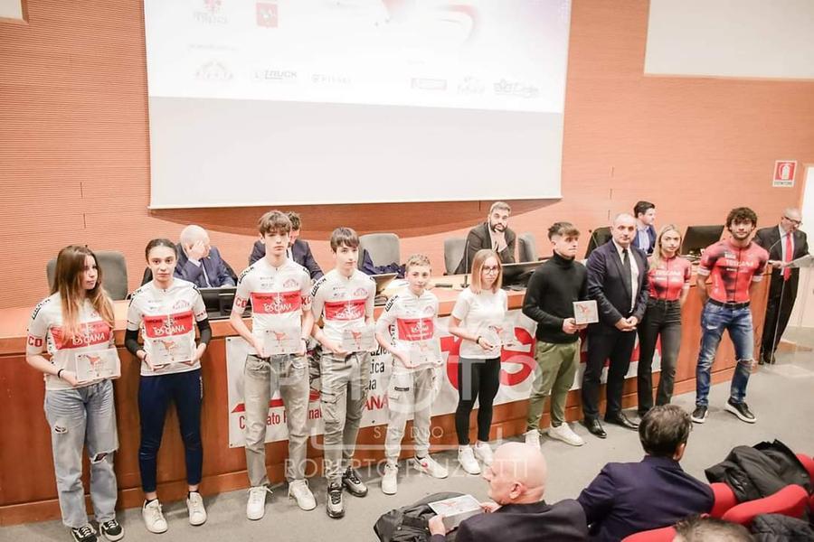 La campionessa Nicoletta Brandi celebrata alla festa del ciclismo toscano