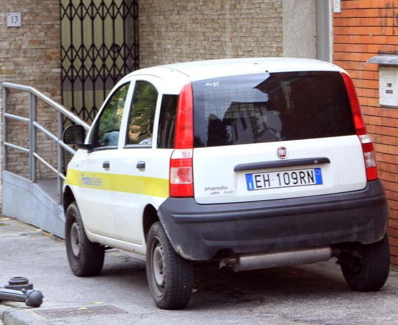Modena Postina rifiuta l’ambulanza per “difendere” le lettere 