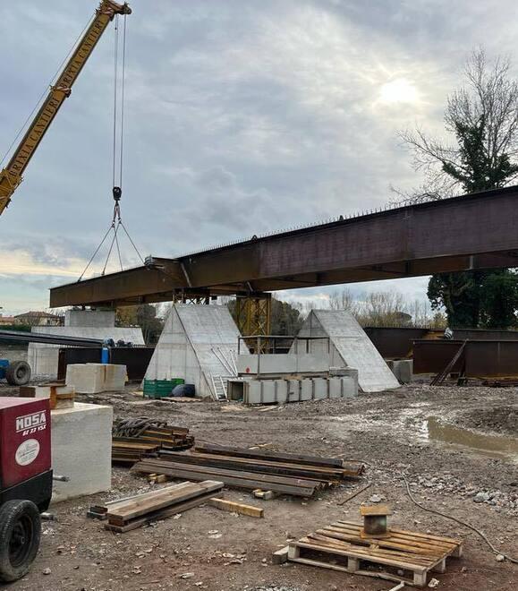 Da Riglione fino a Cisanello: il ponte inizia a prendere forma