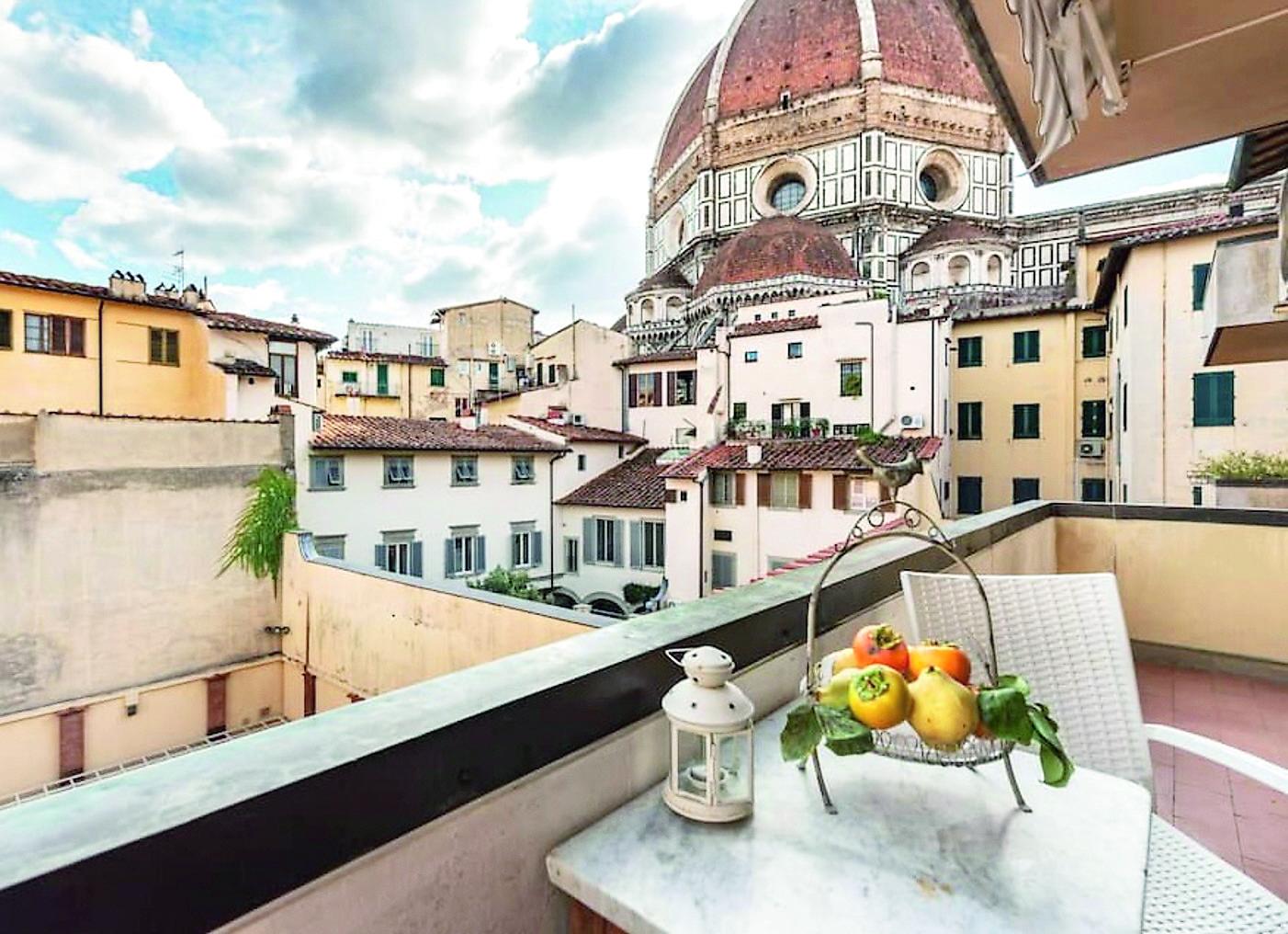 Trentamila host e un giro d’affari da 860 milioni a Firenze, Airbnb: «Sugli affitti siamo pronti a collaborare»
