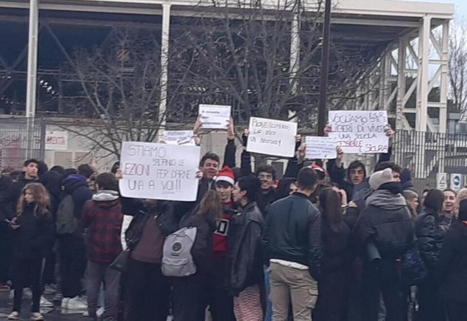 «Piove cemento», anche all’Enriques scatta lo sciopero degli studenti