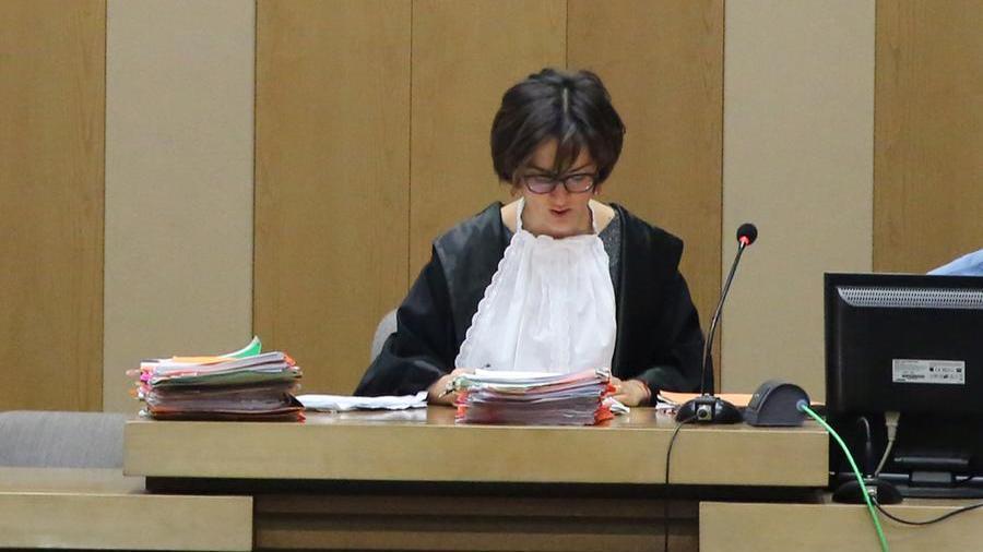 Accoltellò chi lo derideva al bar di via Gorizia: il 32enne patteggia 4 anni per tentato omicidio
