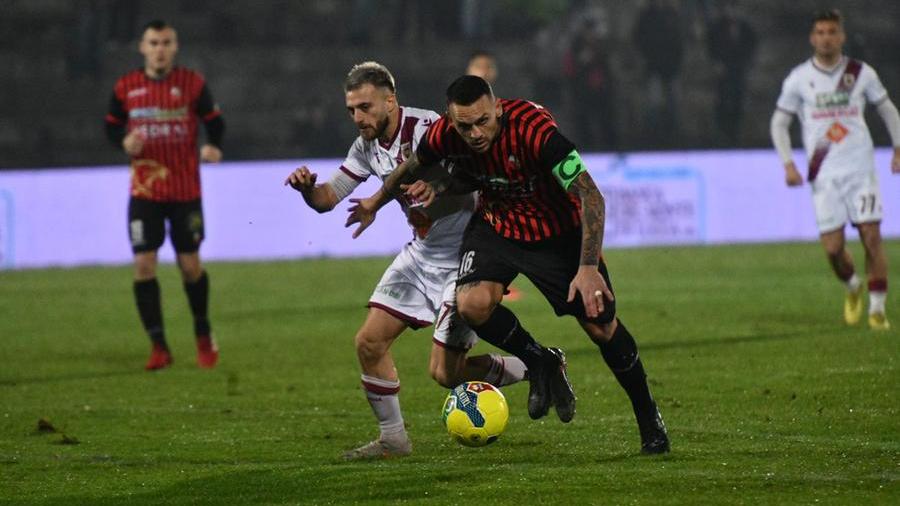 Un momento della partita tra Lucchese e Reggiana (foto Sernacchioli)