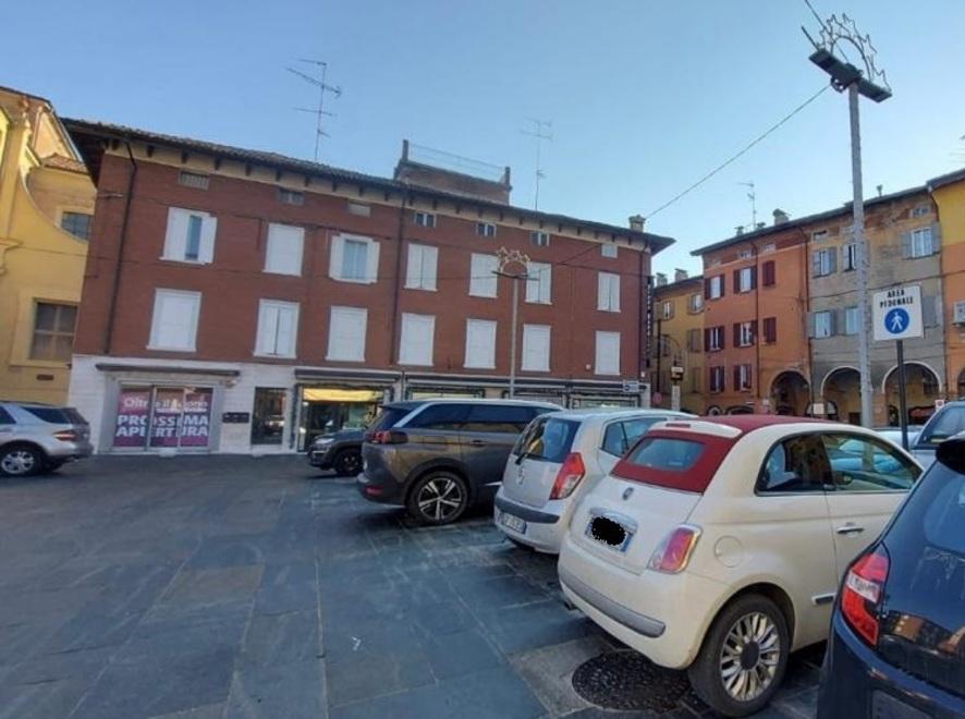 «Caos parcheggi a Sassuolo in piazza Grande? Dalle 40 alle 50 multe al giorno» 
