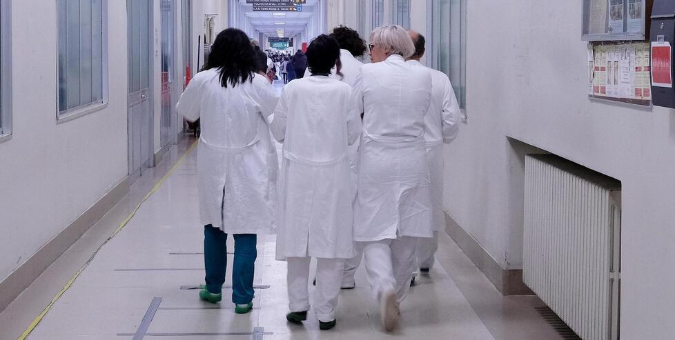 Sanità Ausl Modena. Quanto costano i medici esterni? A un pensionato 134mila euro