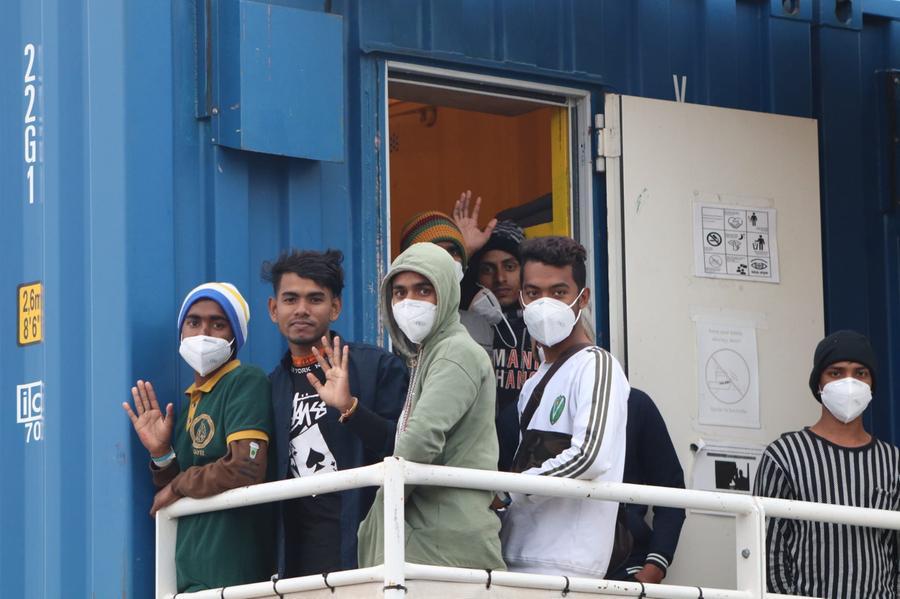 
	Alcuni dei migranti sbarcati a Livorno

