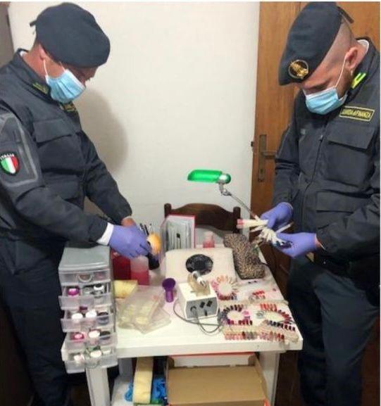 Estetiste e parrucchieri al nero: in Versilia un’attività su tre è abusiva 