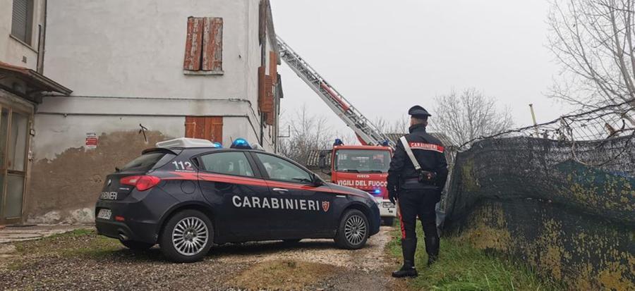 Novi. Crolla il tetto di una palazzina, nessun ferito