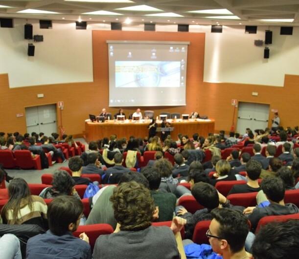 L’università di Firenze vara l’aumento delle tasse. Tagli anche al piano assunzioni