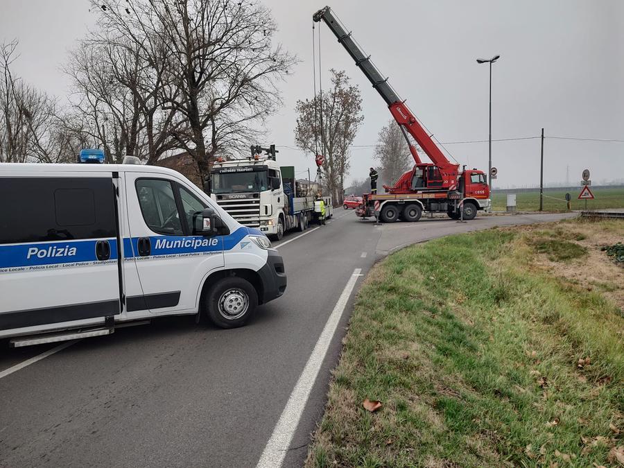 Tir perde il carico, incidente sulla Nazionale per Carpi