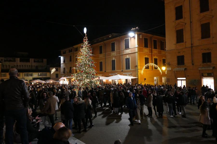Natale, in migliaia al Camel Ponce a Pietrasanta